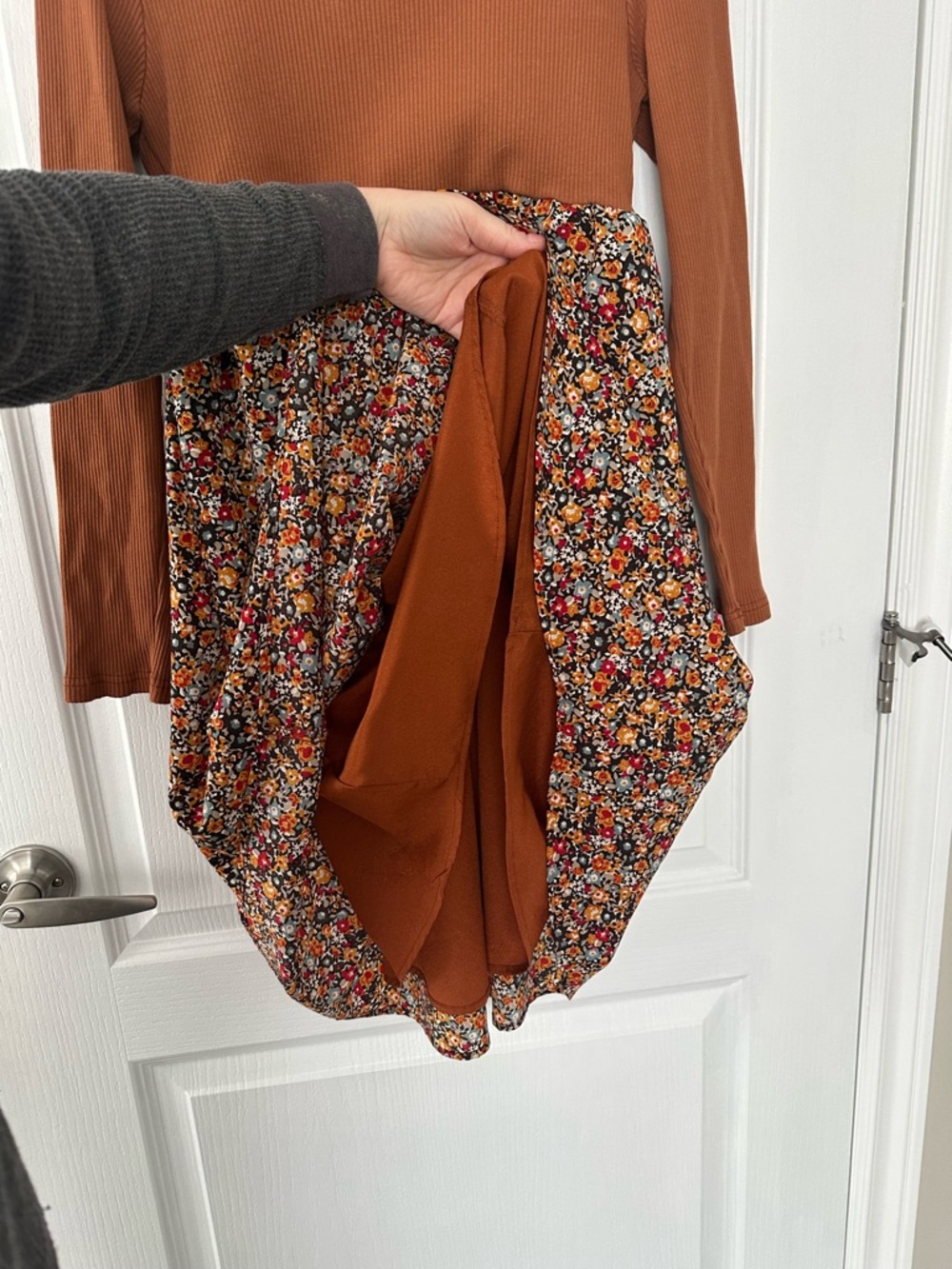 NWOT Rust Ditsy Floral Long Sleeve Ribbed Dress Nursing Breastfeeding Maternity - Picture 5 of 10